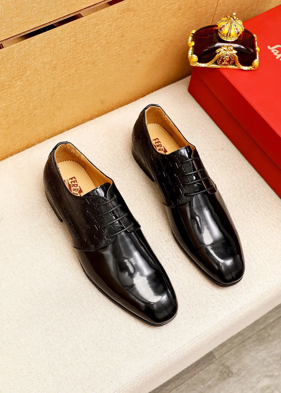 Men's shoes 💰520 💐 Product trademark: Ferragamo "Ferragamo" business leather shoes Regular size: 38-44 (45🉑️customized) Product materials: Selected imported calfskin upper+, imported water-dyed cowhide leather lining. Strong three-dimensional visual effect, combined outsole Color: 2⃣️seed leather materials optional